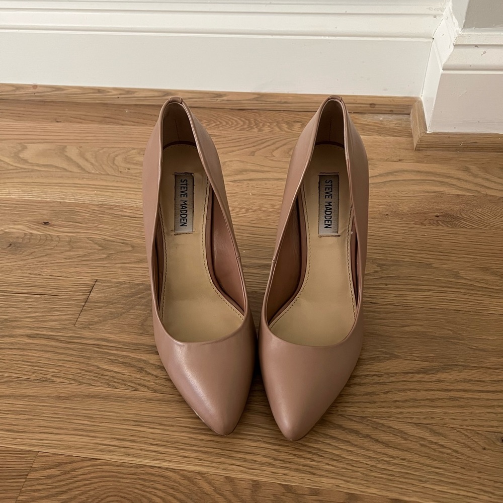 Steve Madden Nude/Beige high heels size 9